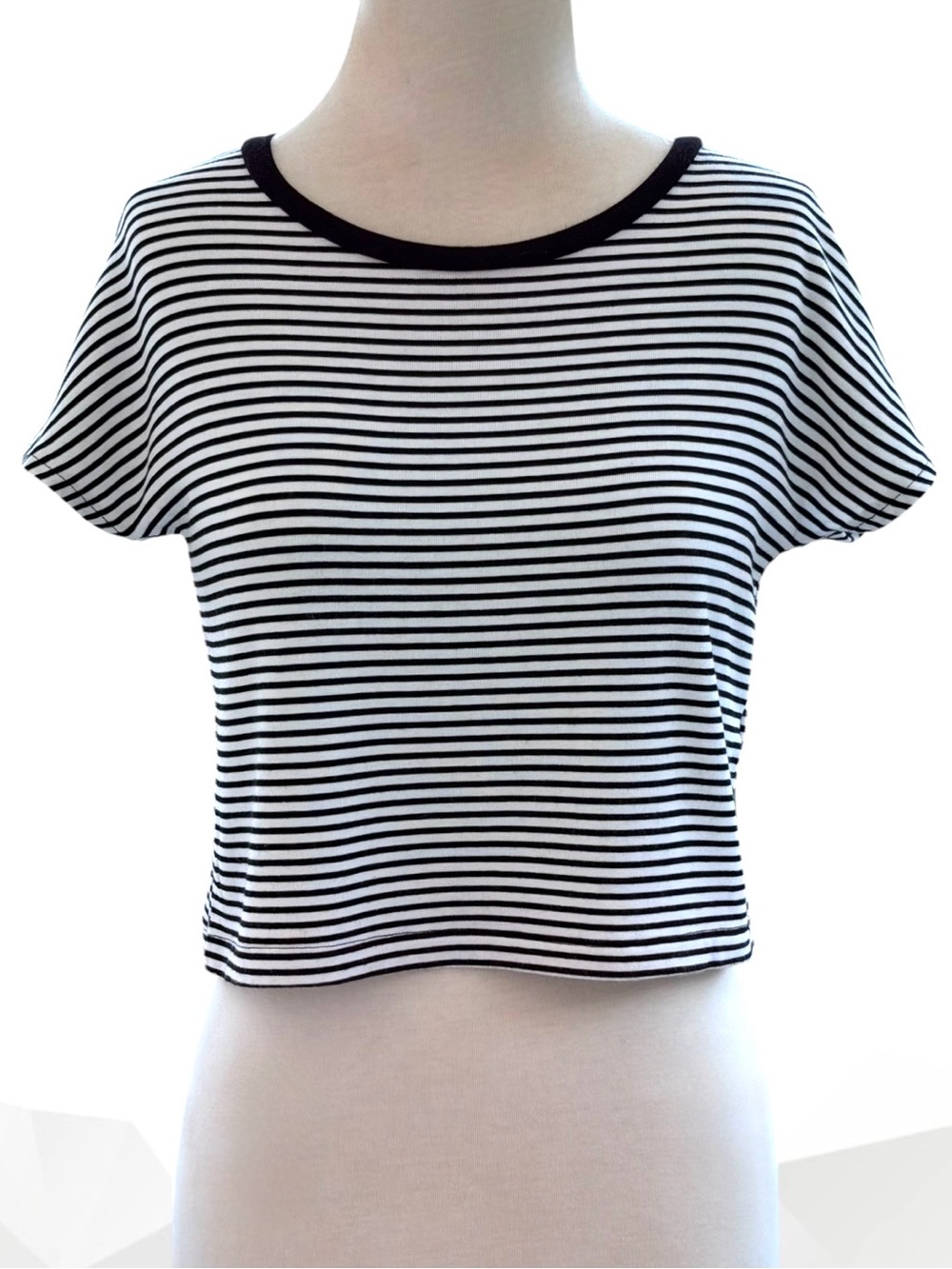 ZARA Viscose Black and White Striped Short Sleeve Stretch Cropped Top Women’s L